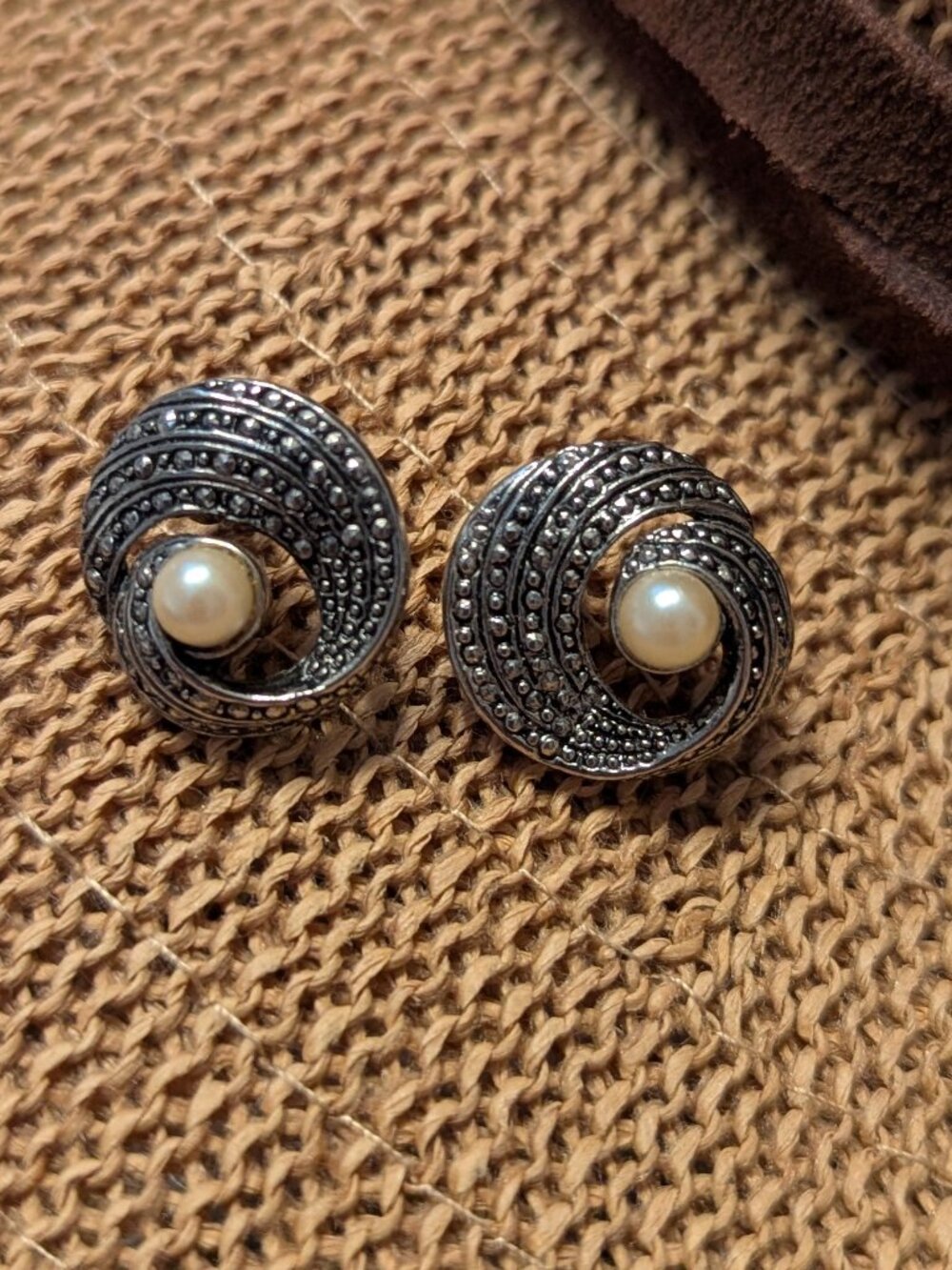 Vintage AVON 1989 Marcasite & Faux Pearl Earrings Silver Tone Pierced